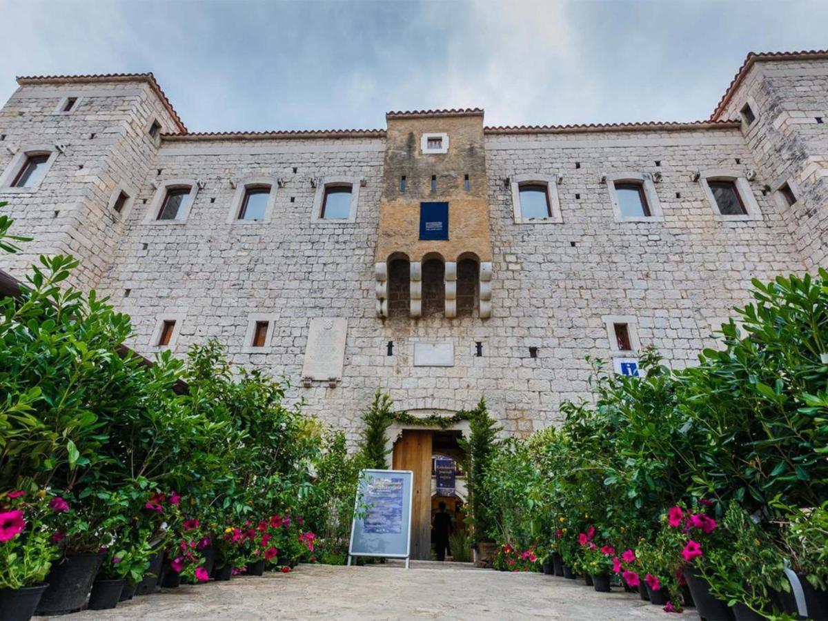 Dalmatian White Shell Apartment Kastela Exterior photo